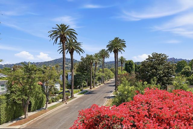 11504 Moorpark Street 203, Studio City, CA 91602