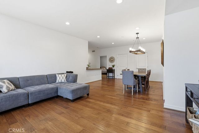 11504 Moorpark Street 203, Studio City, CA 91602