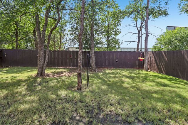 3075 Tall Oaks Court, Corinth, TX 76210