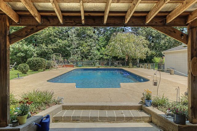 131 Holiday Acres Dr, Springville, TN 38256