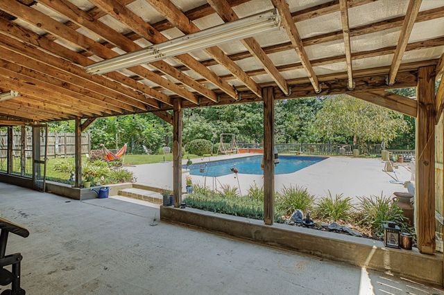 131 Holiday Acres Dr, Springville, TN 38256