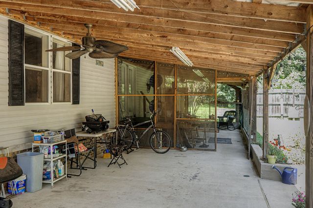131 Holiday Acres Dr, Springville, TN 38256