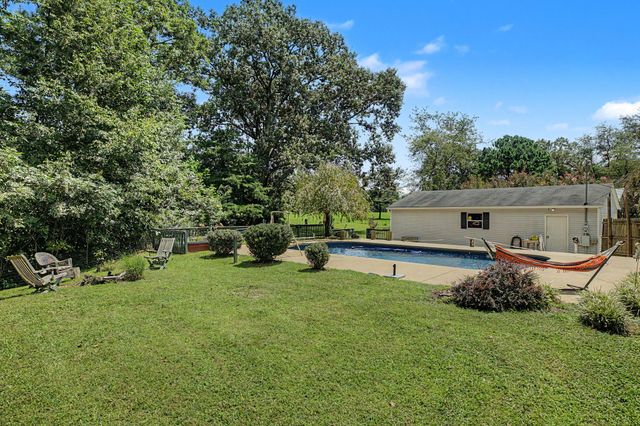 131 Holiday Acres Dr, Springville, TN 38256