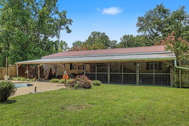131 Holiday Acres Dr, Springville, TN 38256