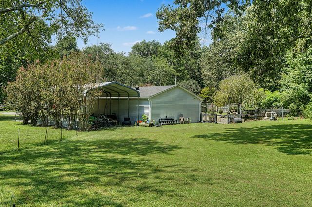 131 Holiday Acres Dr, Springville, TN 38256