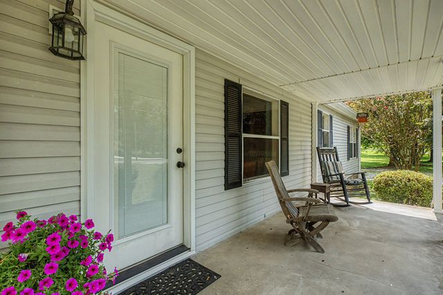 131 Holiday Acres Dr, Springville, TN 38256