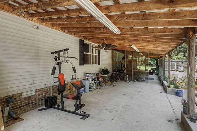 131 Holiday Acres Dr, Springville, TN 38256