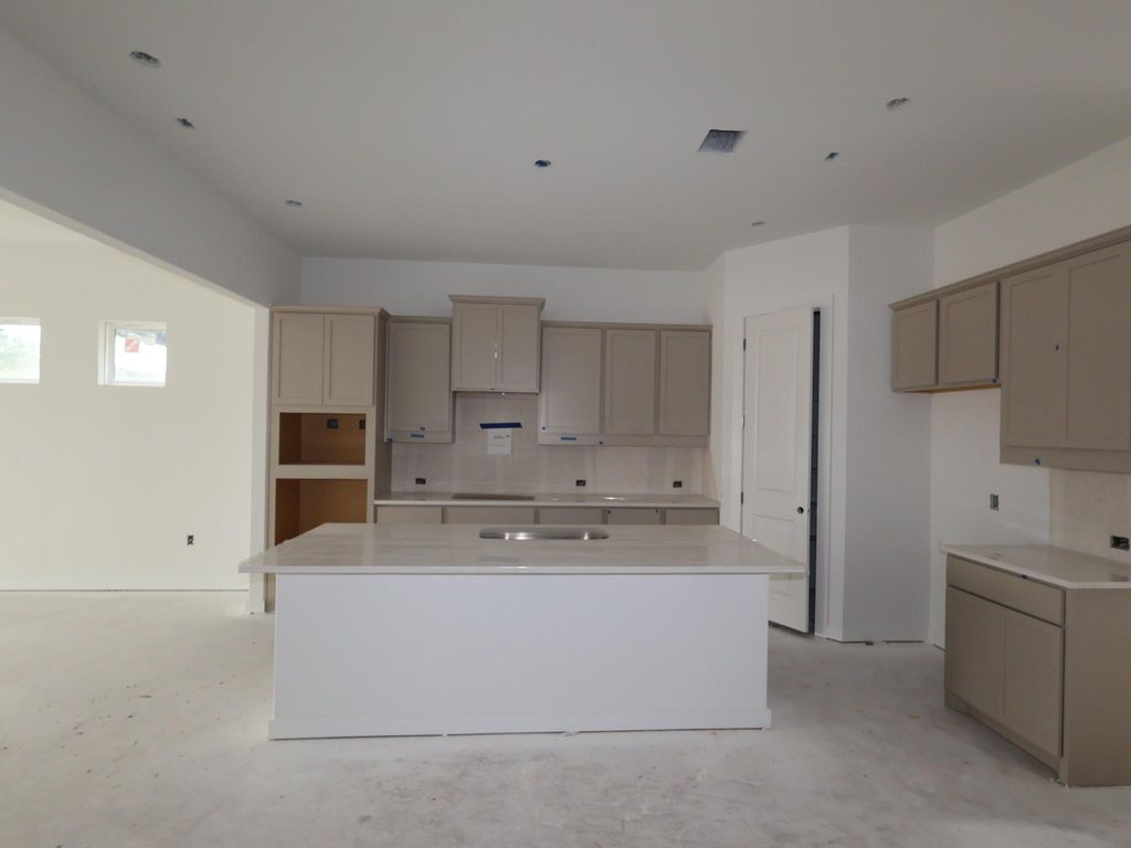 933 Corvallis DR, Leander, TX 78641