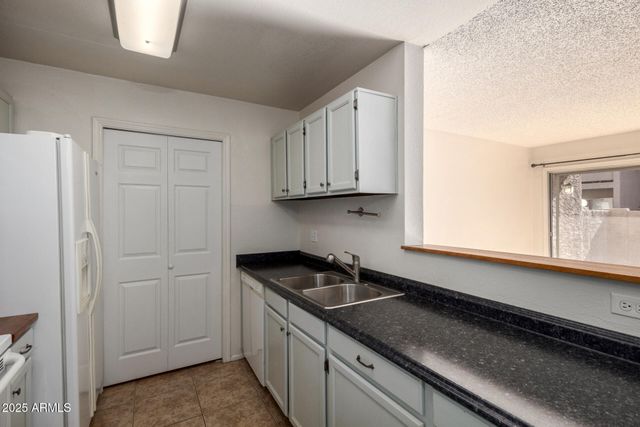 623 W GUADALUPE Road 165, Mesa, AZ 85210