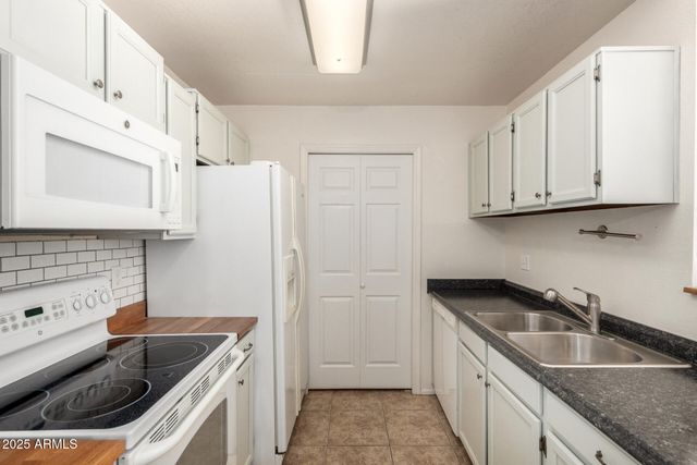 623 W GUADALUPE Road 165, Mesa, AZ 85210