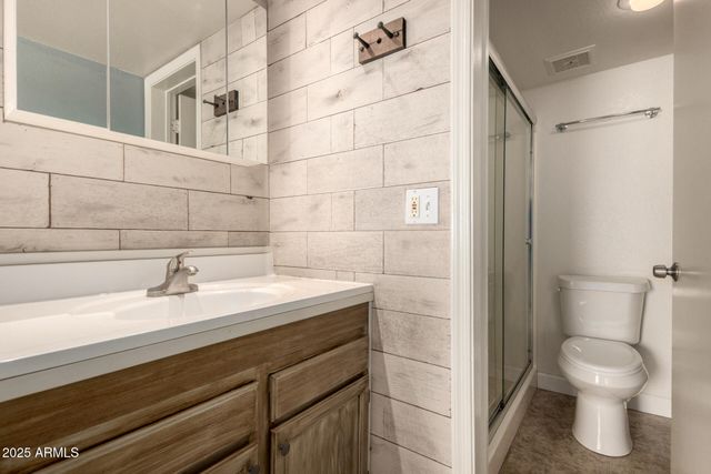 623 W GUADALUPE Road 165, Mesa, AZ 85210