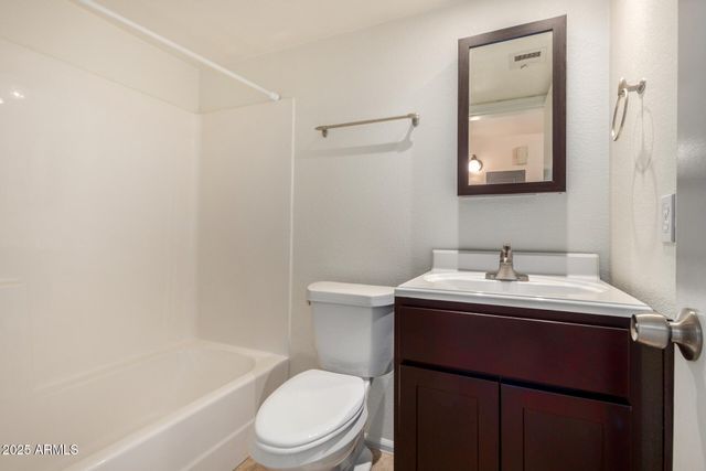 623 W GUADALUPE Road 165, Mesa, AZ 85210