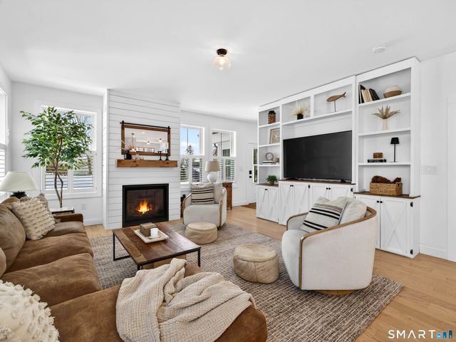 24 Church Street, Old Saybrook, CT 06475