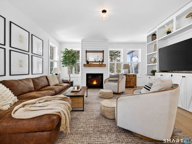 24 Church Street, Old Saybrook, CT 06475