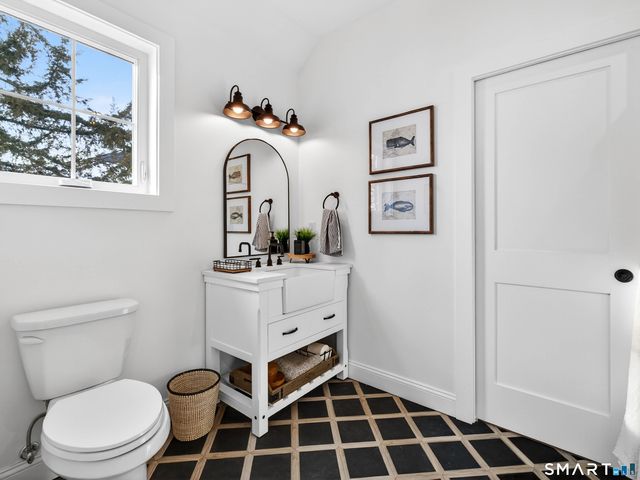 24 Church Street, Old Saybrook, CT 06475