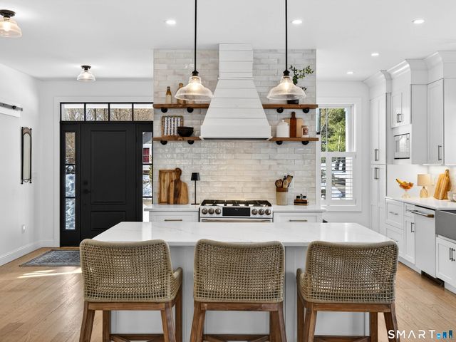 24 Church Street, Old Saybrook, CT 06475