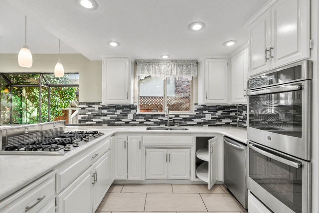 3809 Marigold Ln, Modesto, CA 95356