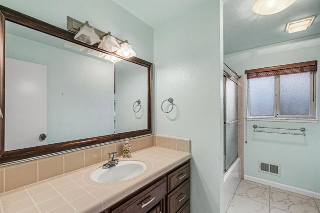 3809 Marigold Ln, Modesto, CA 95356