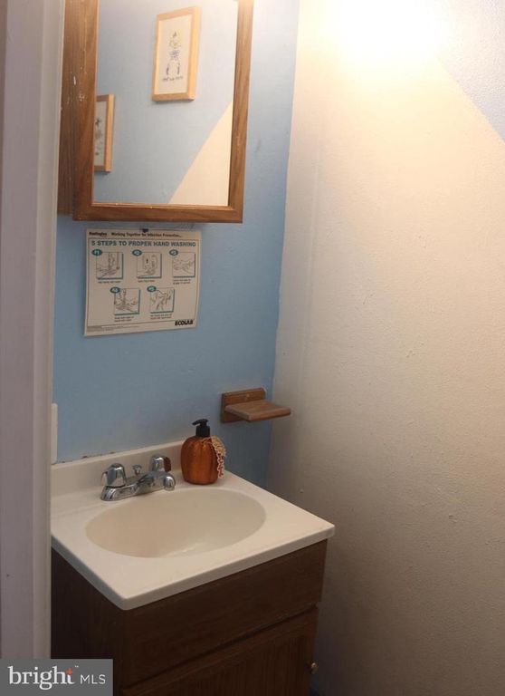 Image 8 of property listing at 7113 CROSS ST, District Heights, MD 20747