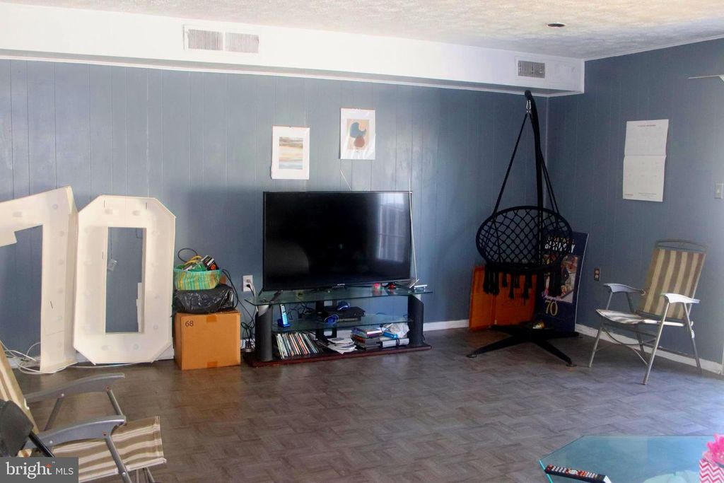 Image 2 of property listing at 7113 CROSS ST, District Heights, MD 20747