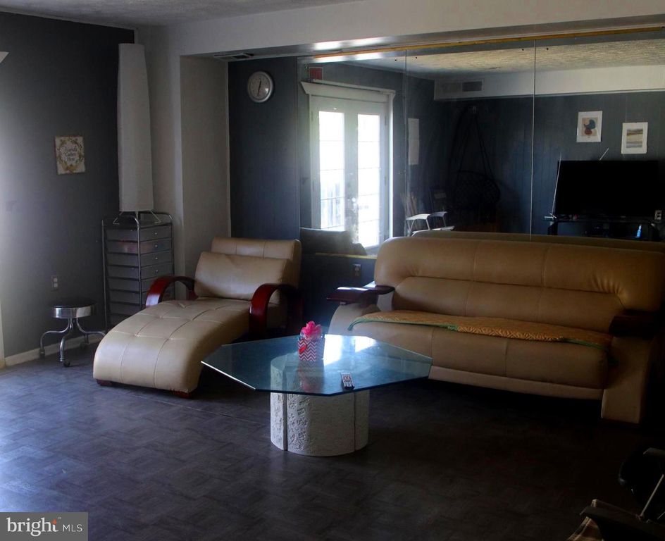 Image 3 of property listing at 7113 CROSS ST, District Heights, MD 20747