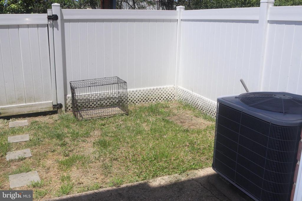 Image 4 of property listing at 7113 CROSS ST, District Heights, MD 20747