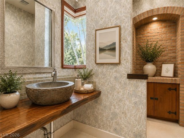 21 Olympia Hills Circle, Las Vegas, NV 89141