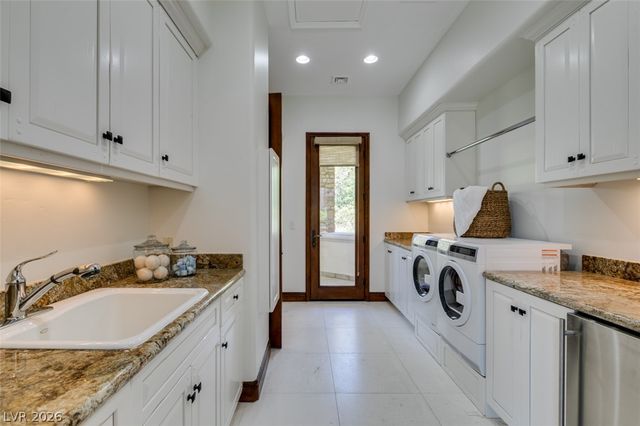 21 Olympia Hills Circle, Las Vegas, NV 89141