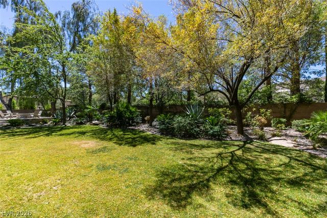 21 Olympia Hills Circle, Las Vegas, NV 89141