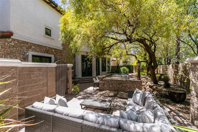 21 Olympia Hills Circle, Las Vegas, NV 89141