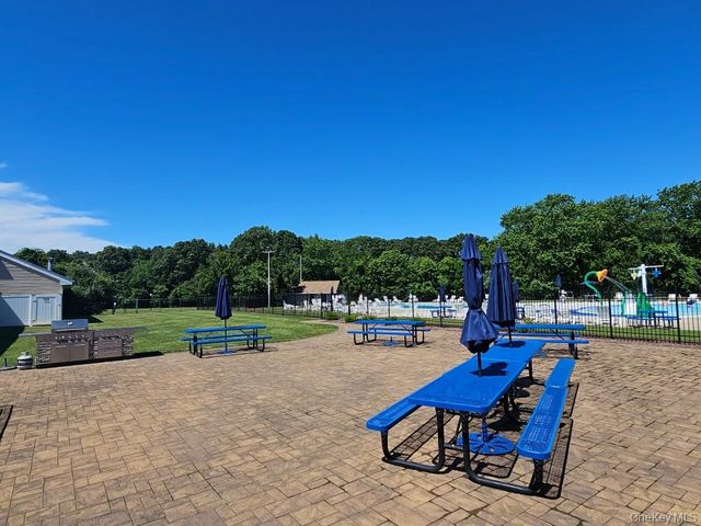 10 Aspen Court 10, Coram, NY 11727