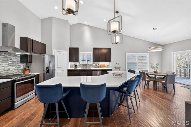 956 Ridgepointe Place Circle, Lake St Louis, MO 63367