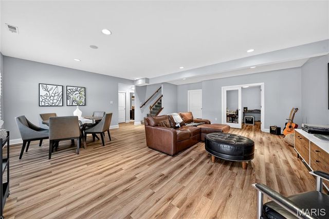 956 Ridgepointe Place Circle, Lake St Louis, MO 63367