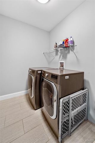 956 Ridgepointe Place Circle, Lake St Louis, MO 63367