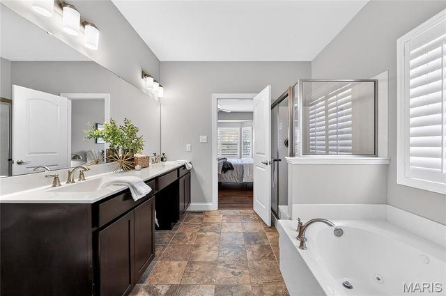 956 Ridgepointe Place Circle, Lake St Louis, MO 63367