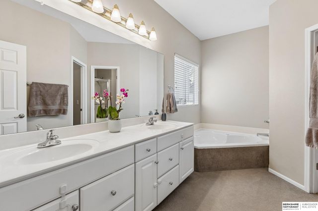 15080 Fowler Avenue, Omaha, NE 68116