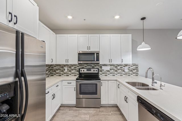 2821 S SKYLINE Drive S 172, Mesa, AZ 85212