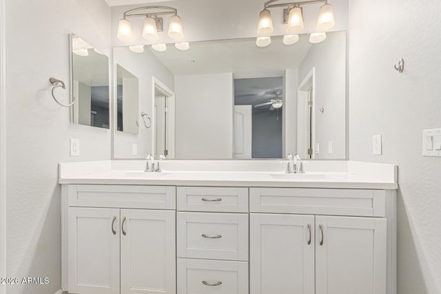 2821 S SKYLINE Drive S 172, Mesa, AZ 85212