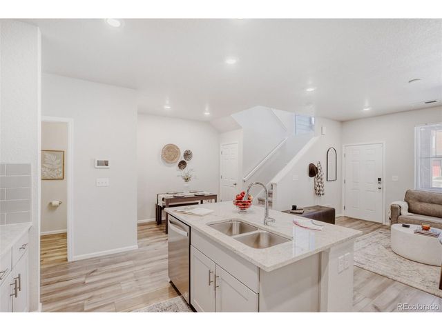 6089 N Liverpool St, Aurora, CO 80019