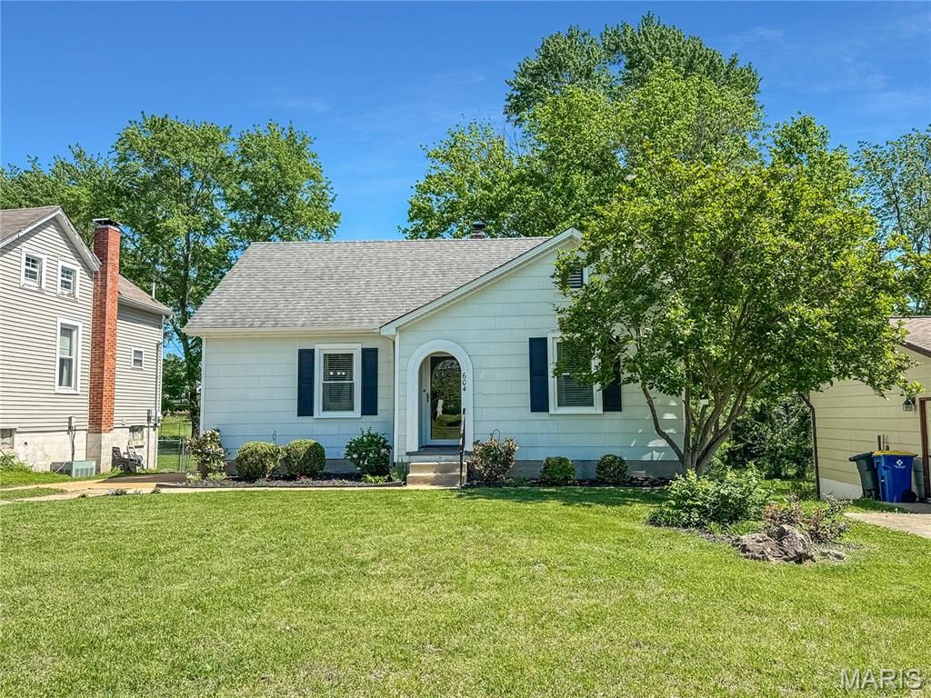 604 Madison Avenue, Washington, MO 63090