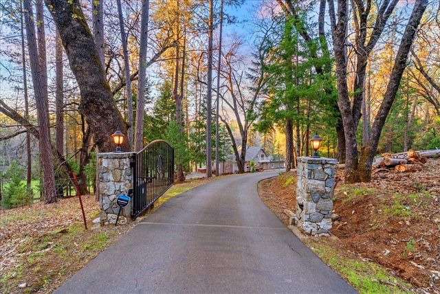 5621 Saw Mill Rd, Placerville, CA 95667