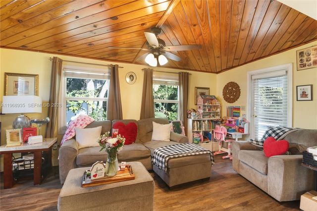 16323 SW 103rd Pl, Miami, FL 33157