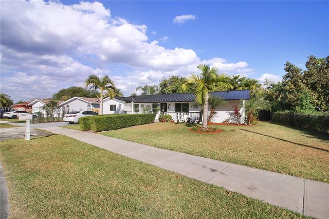 16323 SW 103rd Pl, Miami, FL 33157