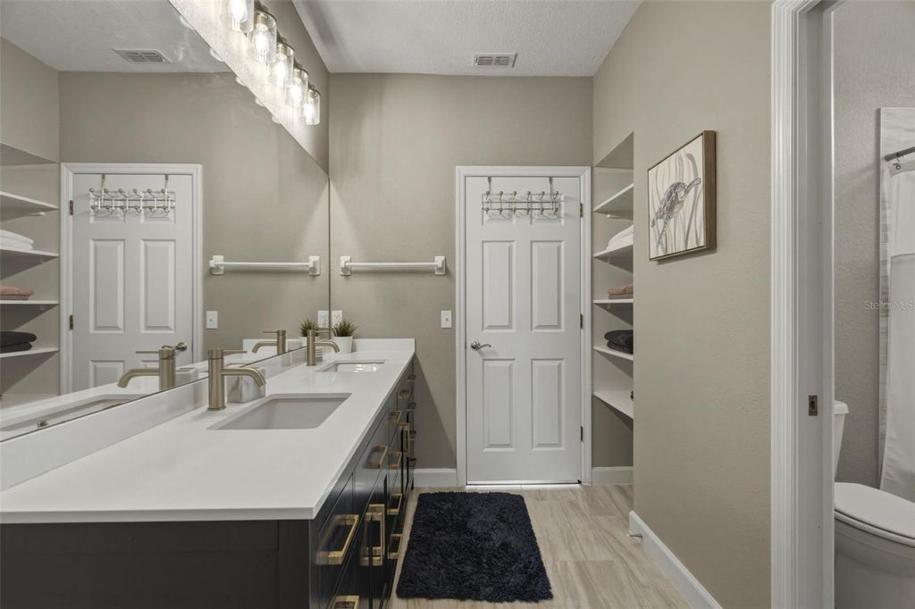 Image 25 of property listing at 2260 LANGLEY CIRCLE, Orlando, FL 32835