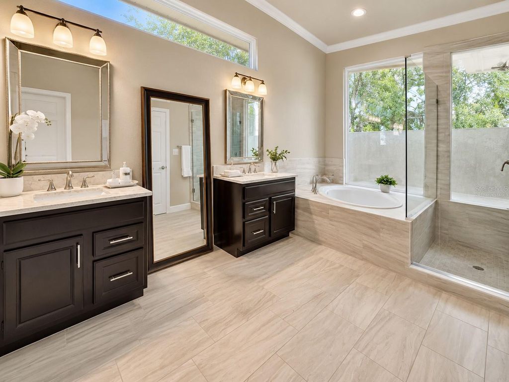 Image 7 of property listing at 2260 LANGLEY CIRCLE, Orlando, FL 32835