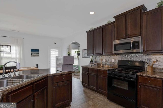 147 Stocks Circle, West Point, GA 31833