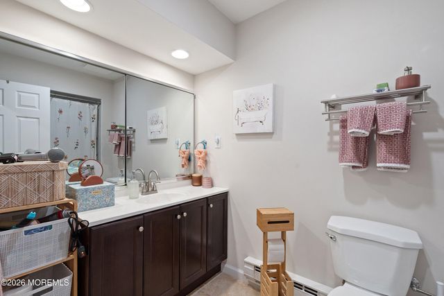 125 Amberly Drive F, Manalapan, NJ 07726