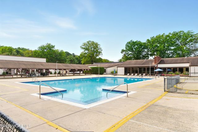 125 Amberly Drive F, Manalapan, NJ 07726