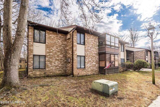 125 Amberly Drive F, Manalapan, NJ 07726