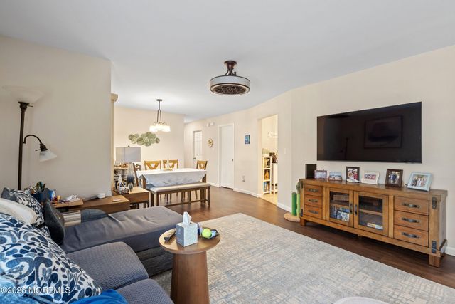 125 Amberly Drive F, Manalapan, NJ 07726